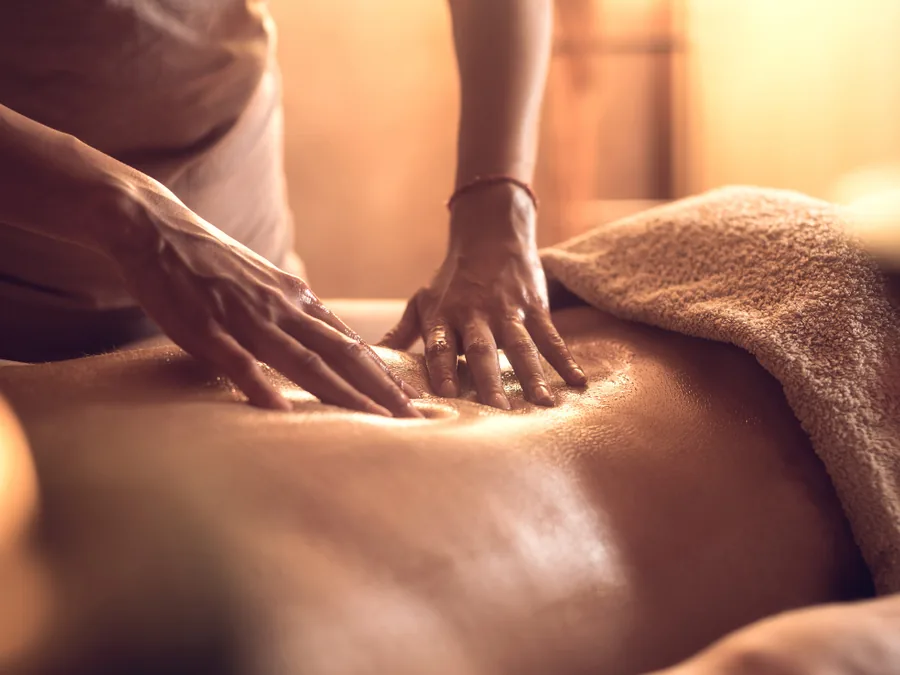 Ruecken-Massage mit Oel